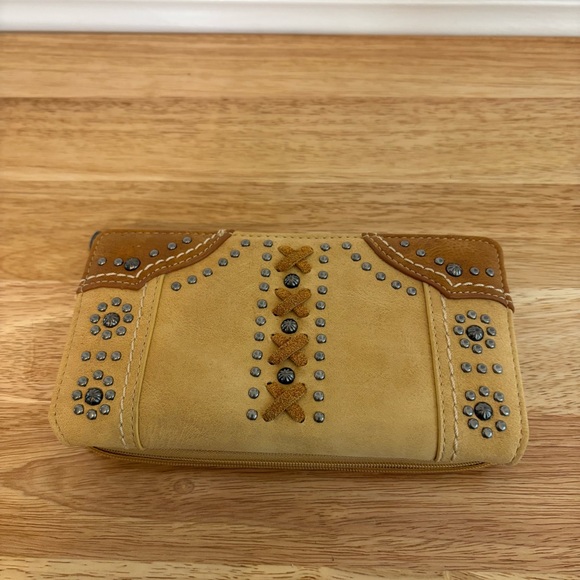 Montana West Handbags - Montana‎ West Tan Wallet